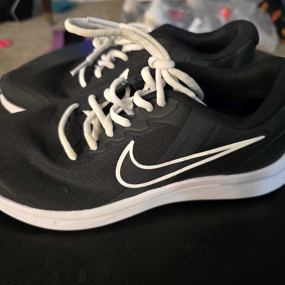 Nike Black and White Sneakers Like New